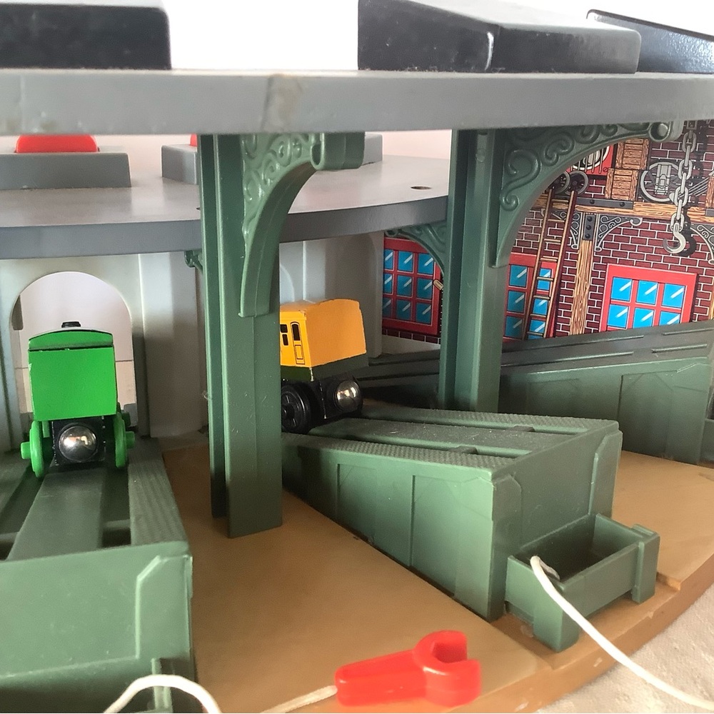 Thomas Tidmouth Engine Shed. Bundle with Trains shown that r in separate listing - Picture 9 of 15